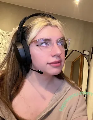 izzywinterz nude photo #0079