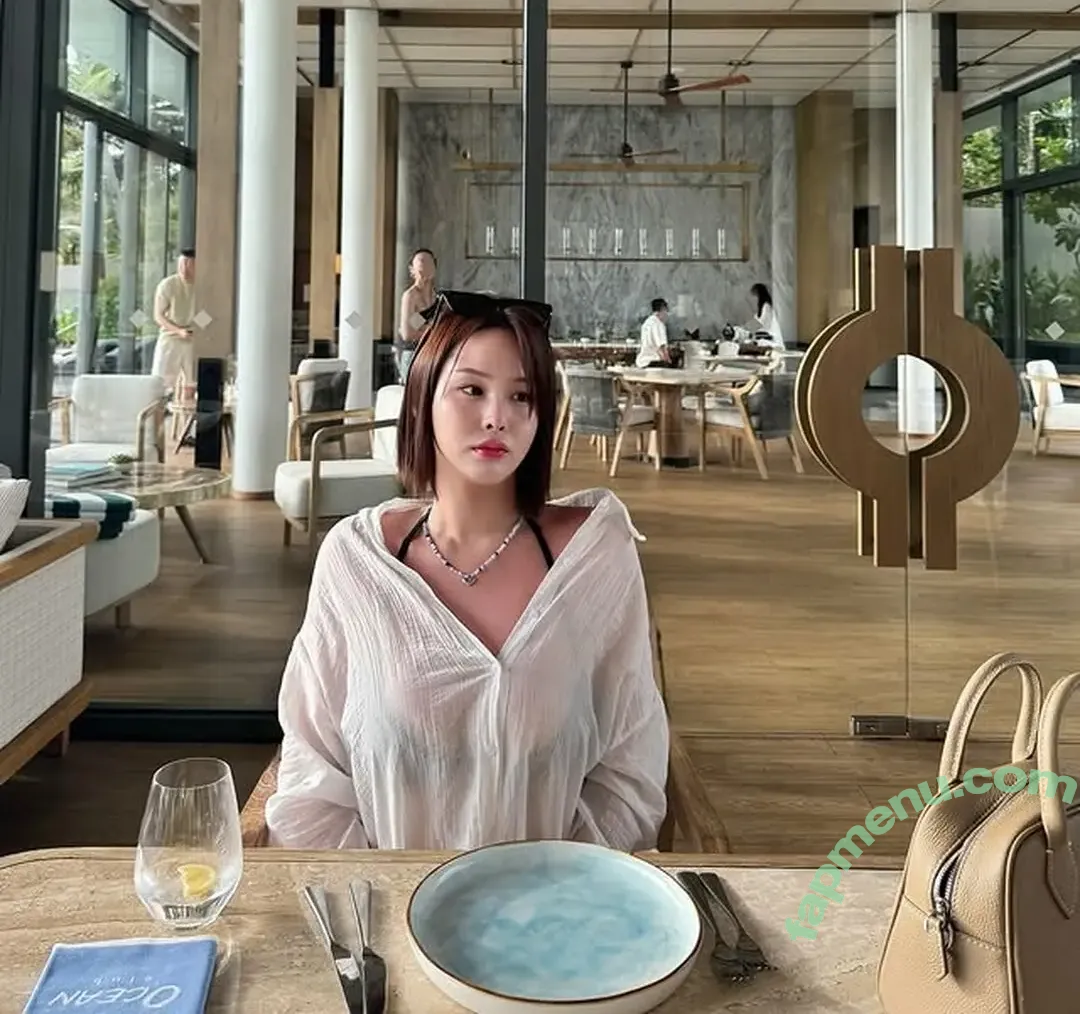 j____u9 nude photo #0047 (j____u9)