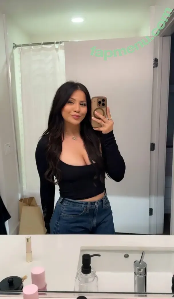Jackie Figueroa nude photo #0001 (Jfeetz / jfigggs)