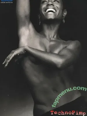 Jada Pinkett Smith / jadapinkettsmith nude photo #0039