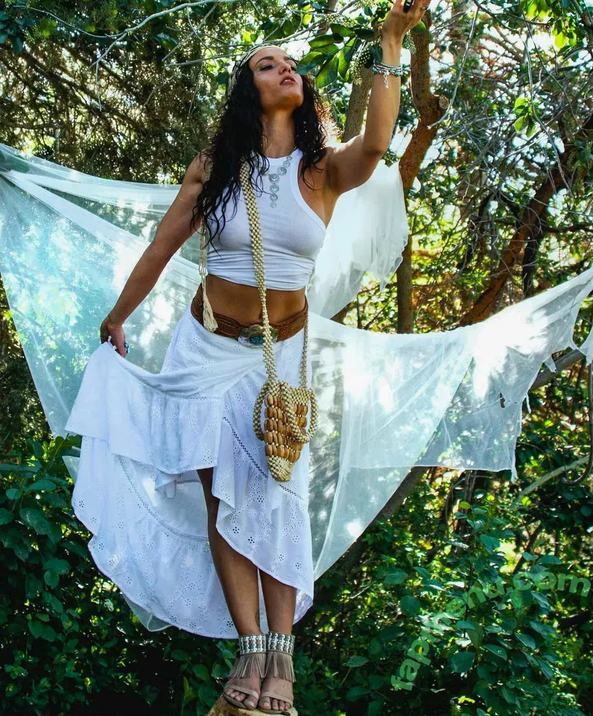 Jade Chynoweth nude photo #0053 (jadebug98)