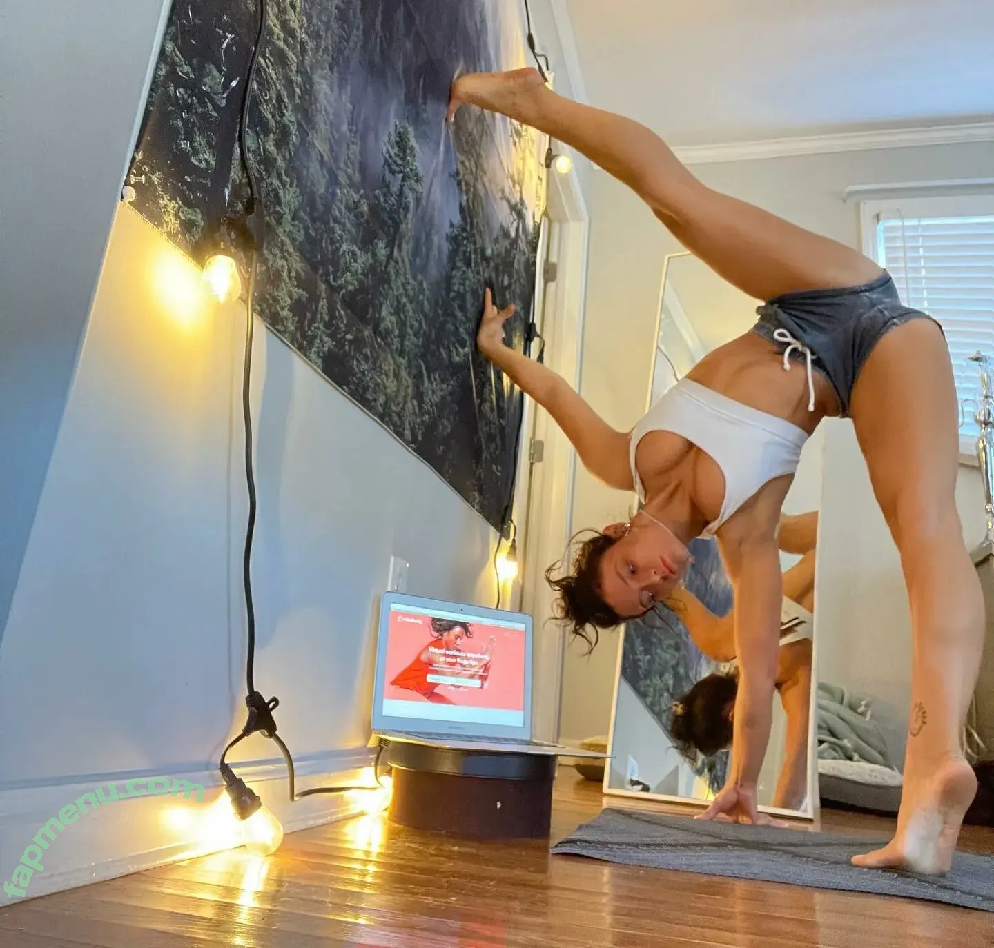 Jade Chynoweth nude photo #0782 (jadebug98)