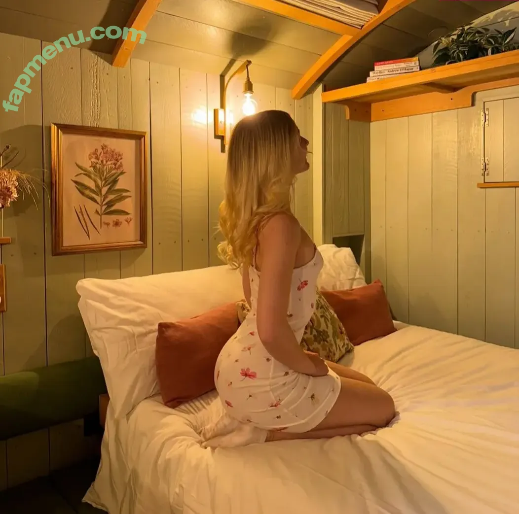 Jade Lloyd nude photo #0021 (__jadelloyd__ / jadelloyd)