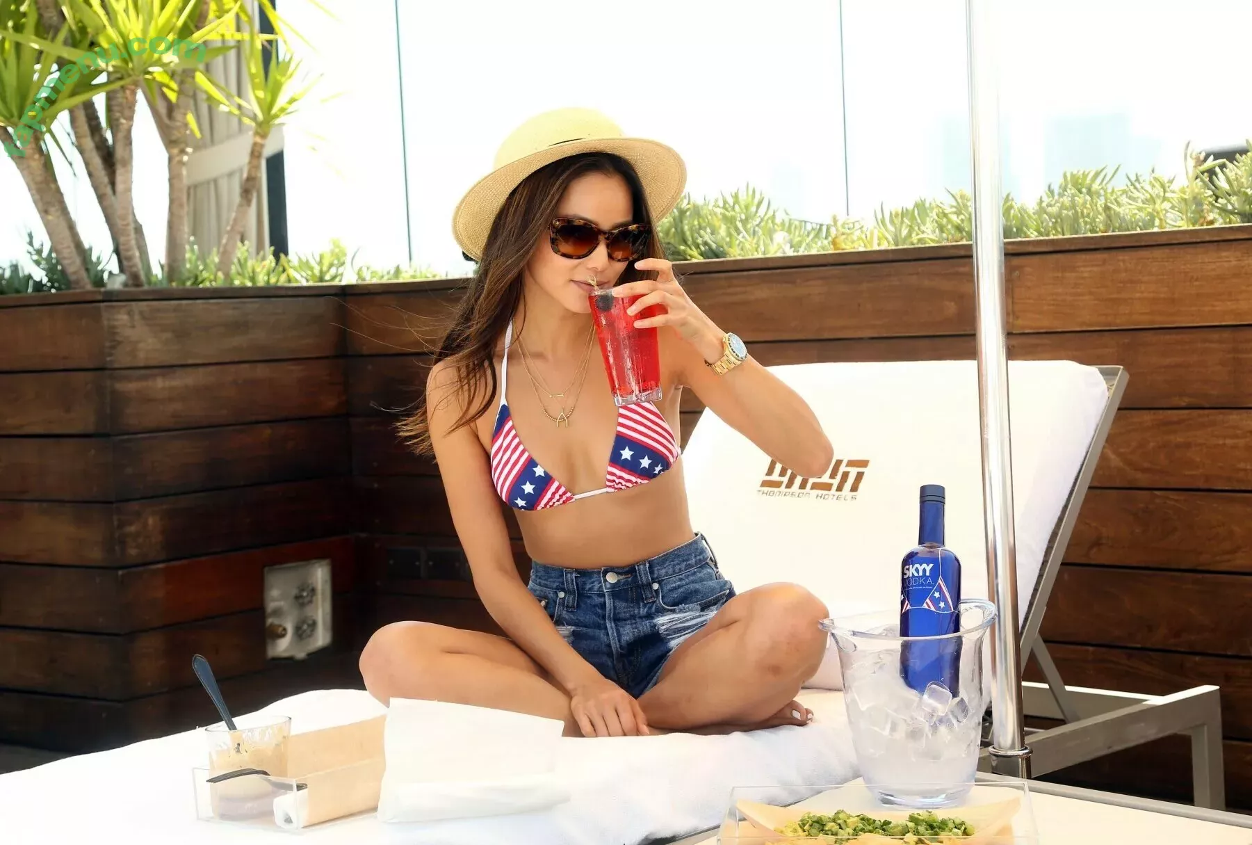 Jamie Chung nude photo #0036 (jamiechung1 / jamiejchung / spicysneakerhead)