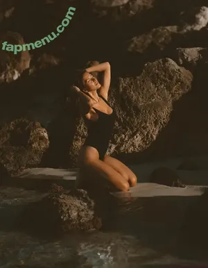 Jana Azizi / jana_azizi / janaazizi / janaazizirtl nude photo #0223