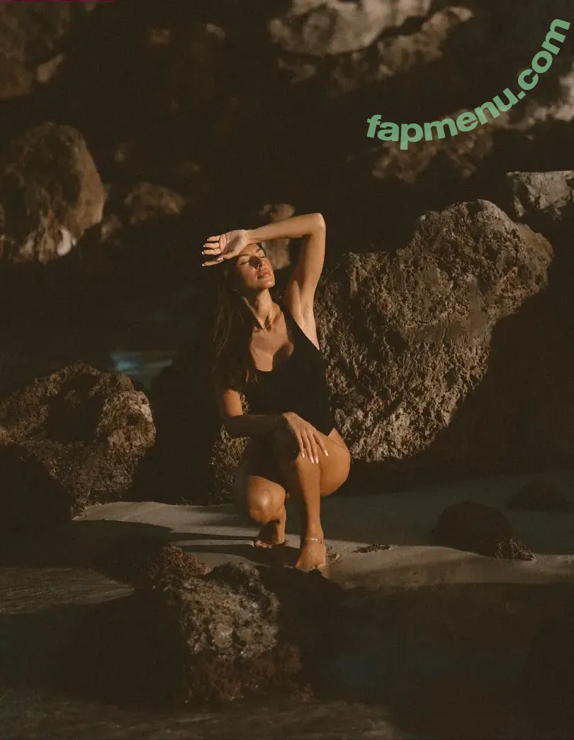 Jana Azizi nude photo #0219 (jana_azizi / janaazizi / janaazizirtl)