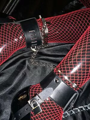 Janerose666 / basic.redandblack nude photo #0005