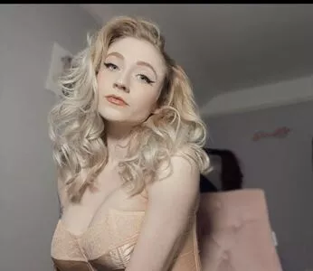 Janet Devlin / JanetJealousy / janetdevlinofficial nude photo #0038