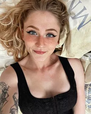 Janet Devlin / JanetJealousy / janetdevlinofficial nude photo #0083