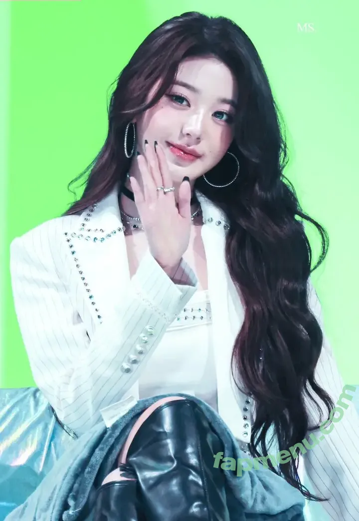 Jang Won-young nude photo #5012 (for_everyoung10 / 장원영 WONYOUNG)