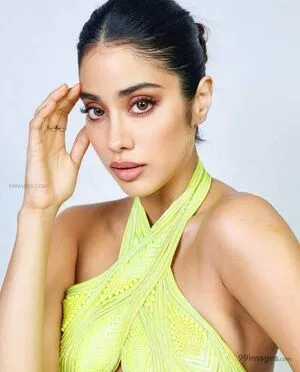 Janhvi Kapoor / janhvikapoor / janhvikapoorr nude photo #0076