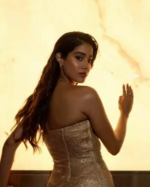 Janhvi Kapoor / janhvikapoor / janhvikapoorr nude photo #0193