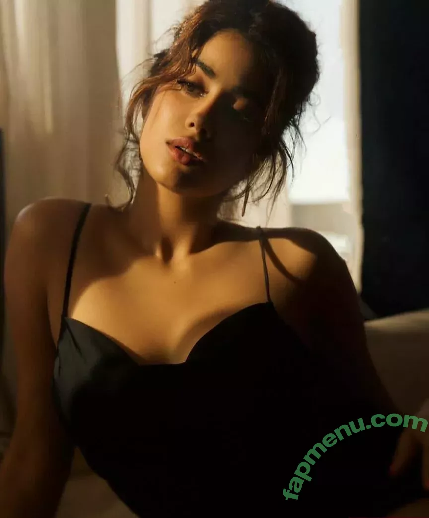 Janhvi Kapoor nude photo #0007 (janhvikapoor / janhvikapoorr)