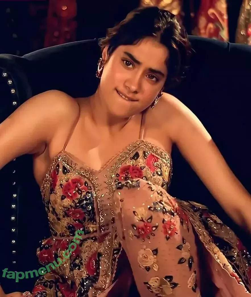 Janhvi Kapoor nude photo #0036 (janhvikapoor / janhvikapoorr)