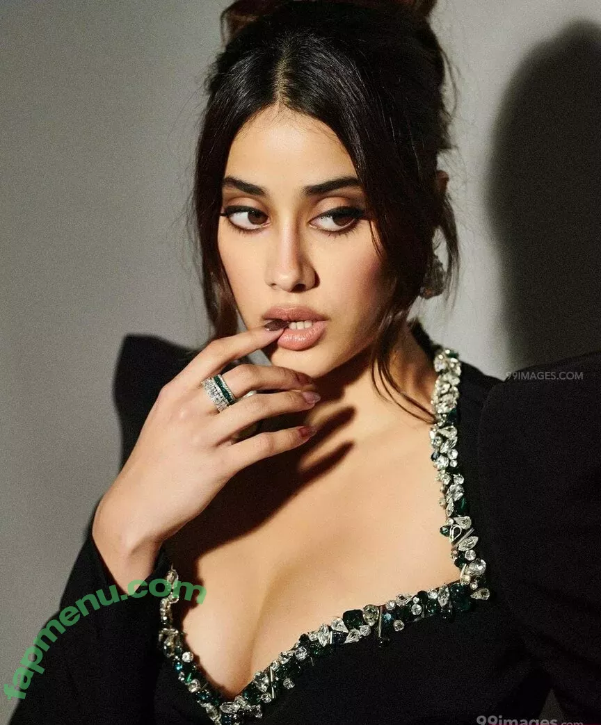 Janhvi Kapoor nude photo #0102 (janhvikapoor / janhvikapoorr)