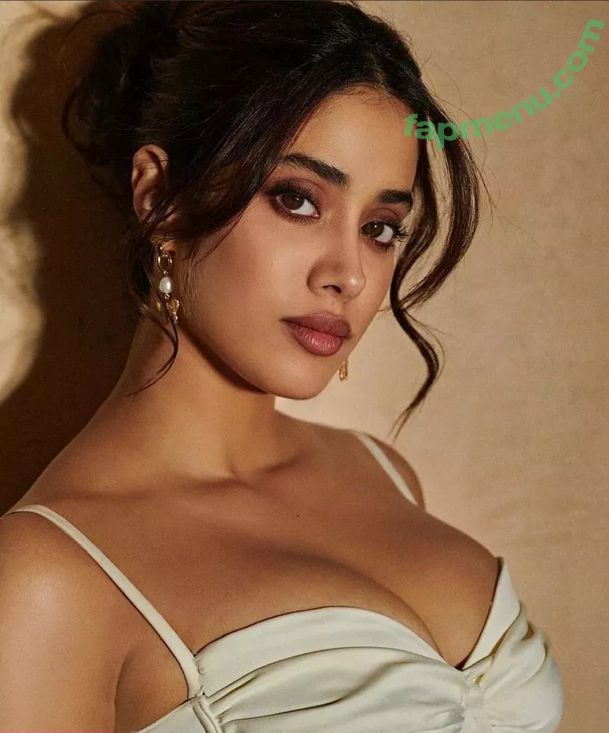 Janhvi Kapoor nude photo #0138 (janhvikapoor / janhvikapoorr)