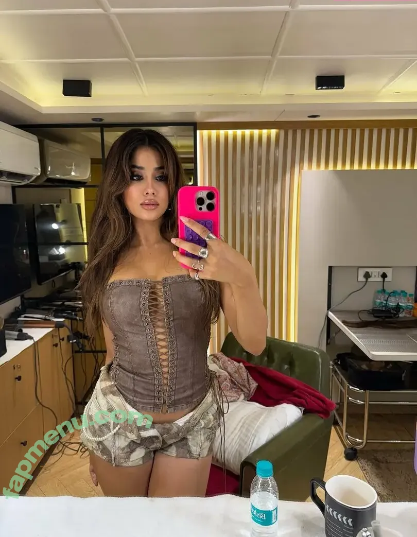 Janhvi Kapoor nude photo #0274 (janhvikapoor / janhvikapoorr)