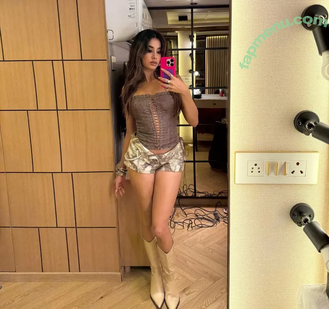 Janhvi Kapoor nude photo #0283 (janhvikapoor / janhvikapoorr)