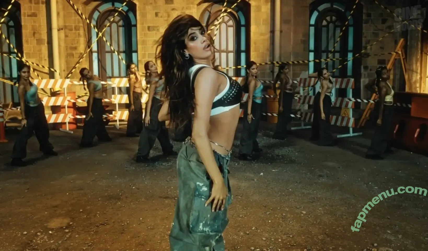 Janhvi Kapoor nude photo #0286 (janhvikapoor / janhvikapoorr)
