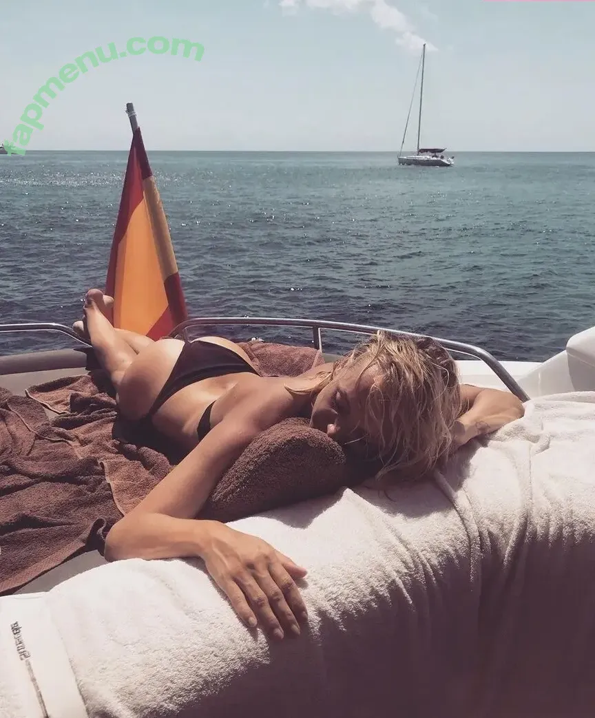 Janin Ullmann nude photo #0003 (janinullmann)