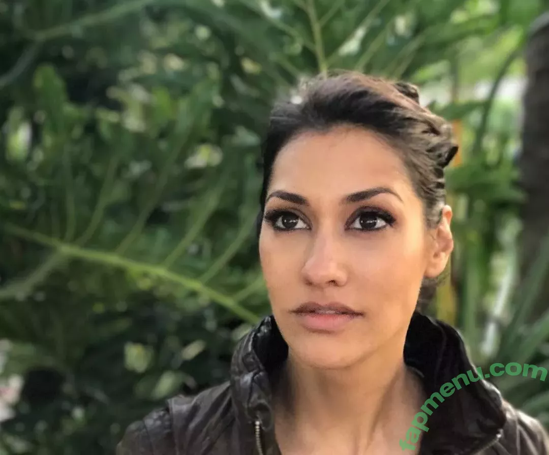 Janina Gavankar nude photo #0066 (janina)