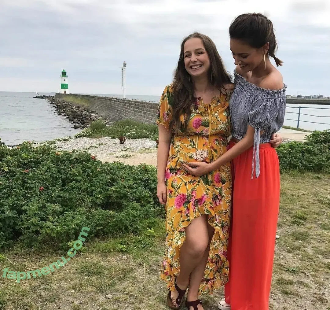 Janina Uhse nude photo #0063 (janinauhse)