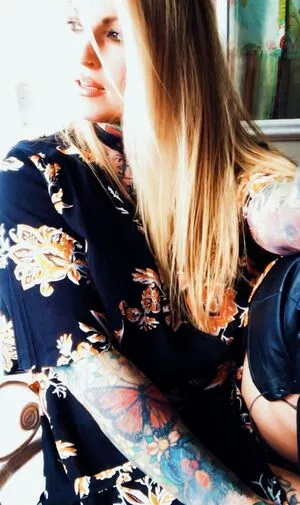 janine / jni.lx_ nude photo #0012