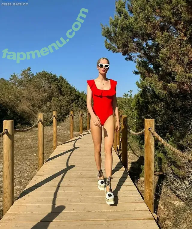 Janna Ensthaler nude photo #0002 (Janna Ensthaler)