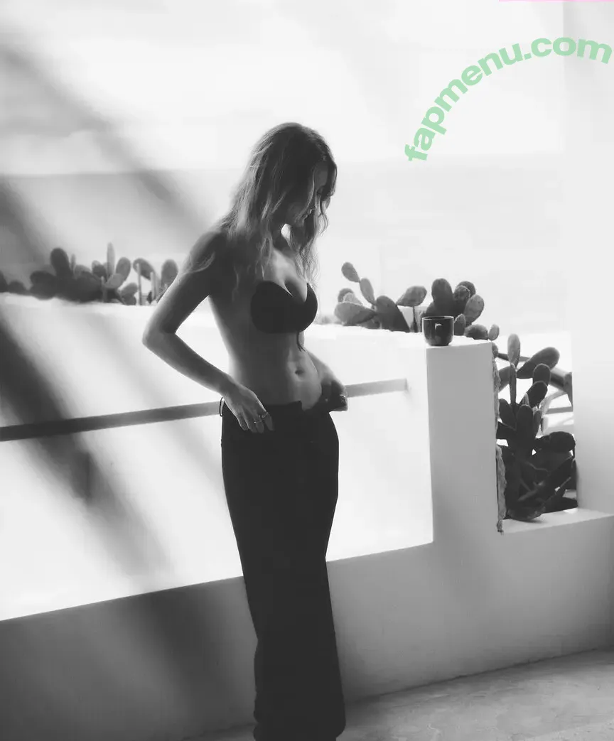 Janni Deler nude photo #0107 (jannid)