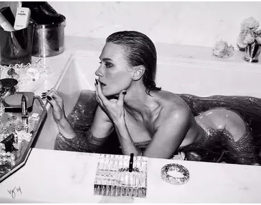 January Jones / januaryjones nude photo #0014