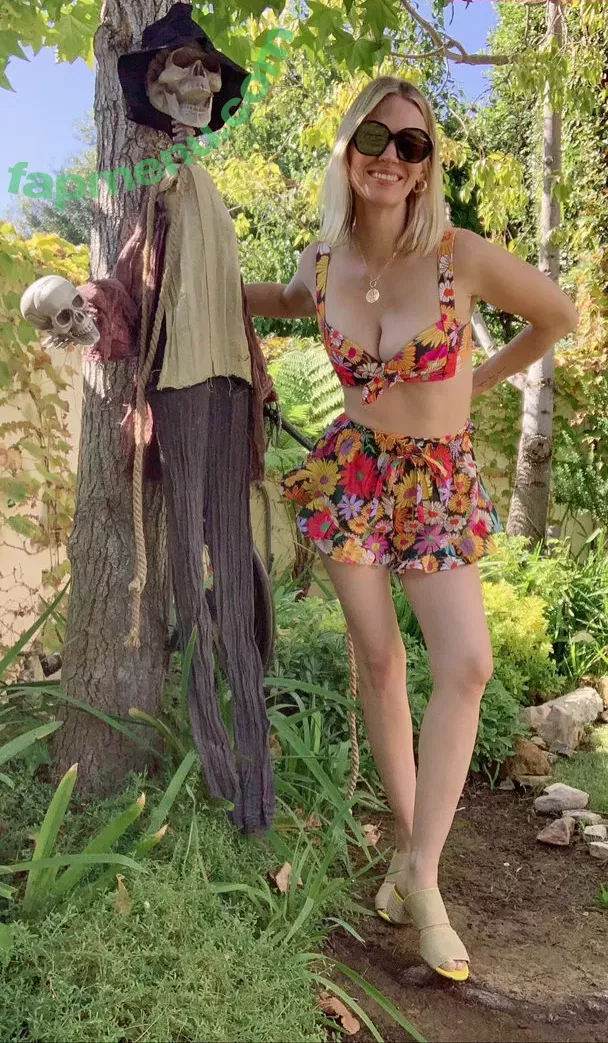 January Jones nude photo #0020 (januaryjones)