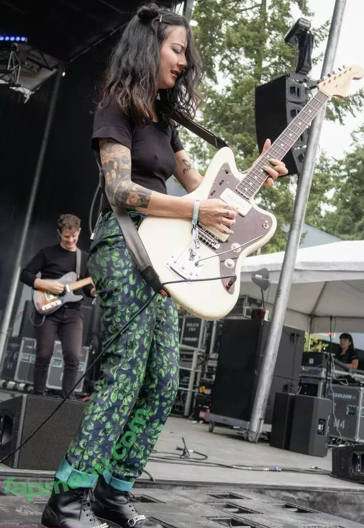 Japanese Breakfast nude photo #0021 (Michelle Zauner / jbrekkie)