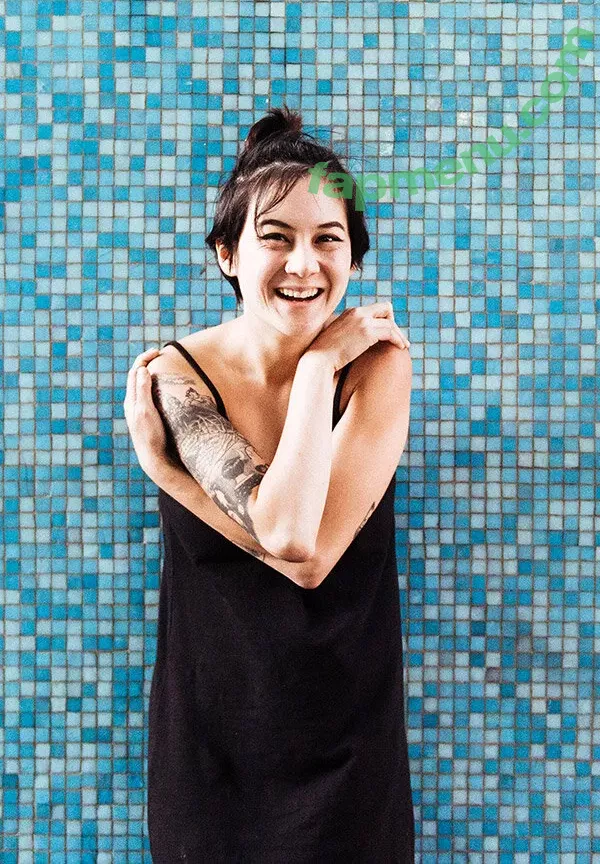 Japanese Breakfast nude photo #0036 (Michelle Zauner / jbrekkie)