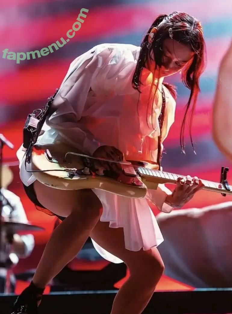 Japanese Breakfast nude photo #0144 (Michelle Zauner / jbrekkie)