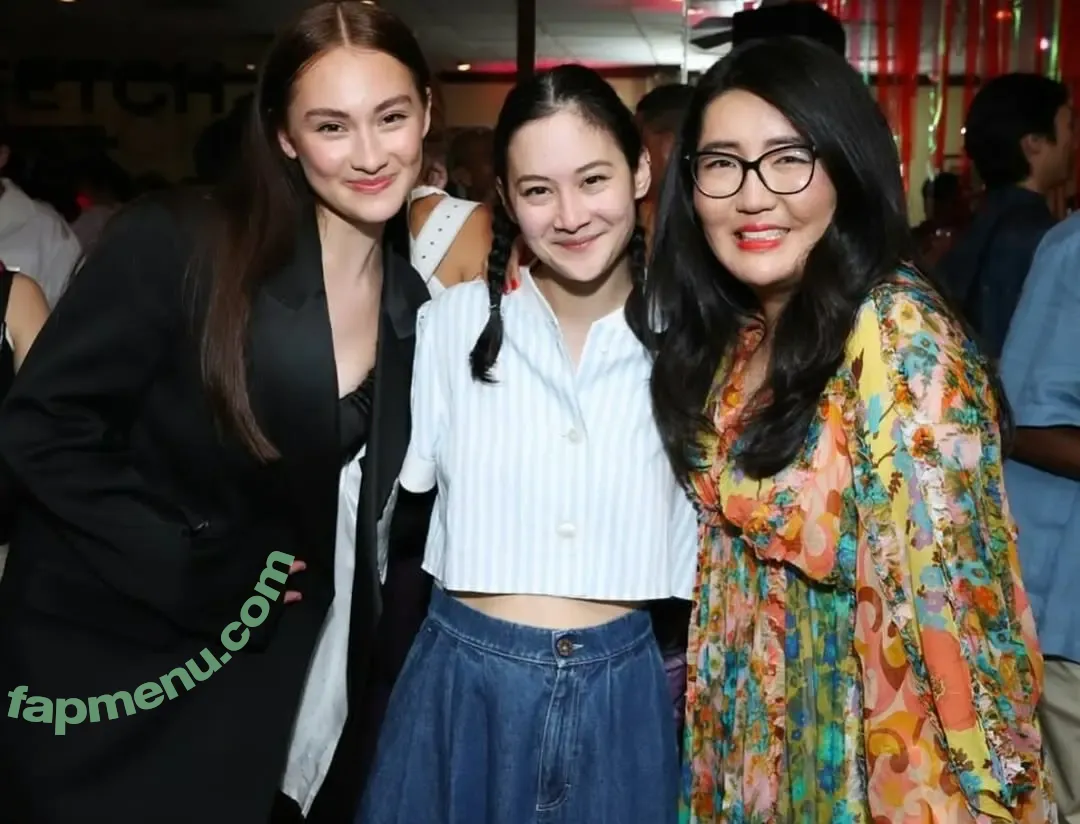 Japanese Breakfast nude photo #0164 (Michelle Zauner / jbrekkie)