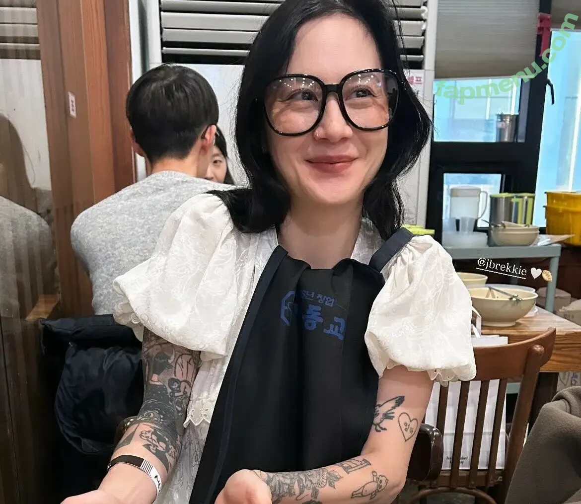 Japanese Breakfast nude photo #0169 (Michelle Zauner / jbrekkie)