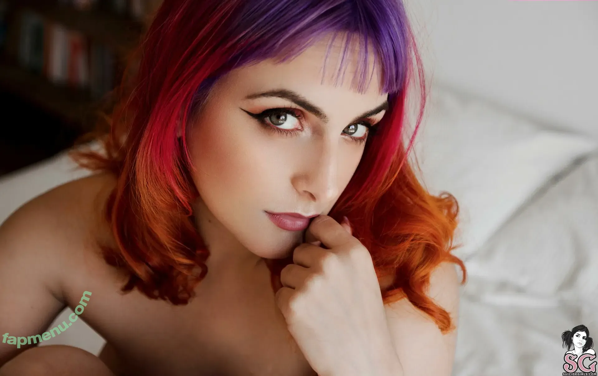 Jasemi nude photo #0001 (Jassemidessert / Jassemisg / maidmarian__ / marufoxy / maruxadie_)