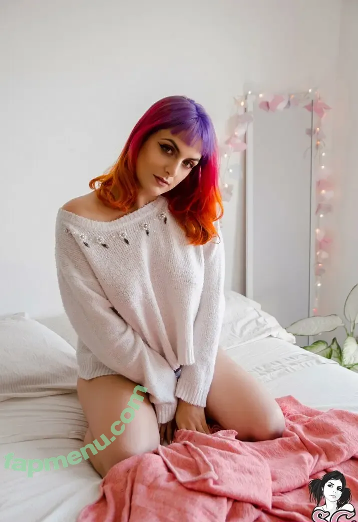 Jasemi nude photo #0011 (Jassemidessert / Jassemisg / maidmarian__ / marufoxy / maruxadie_)