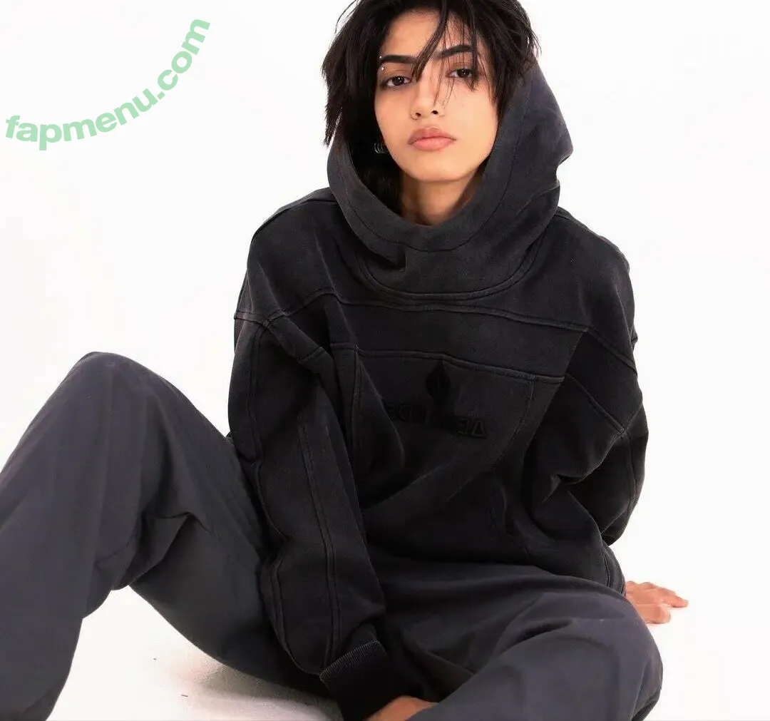 Jasmine Banks nude photo #0036 (Jjsminnie / Junescore / jasmine_baanks / jassiebanks)