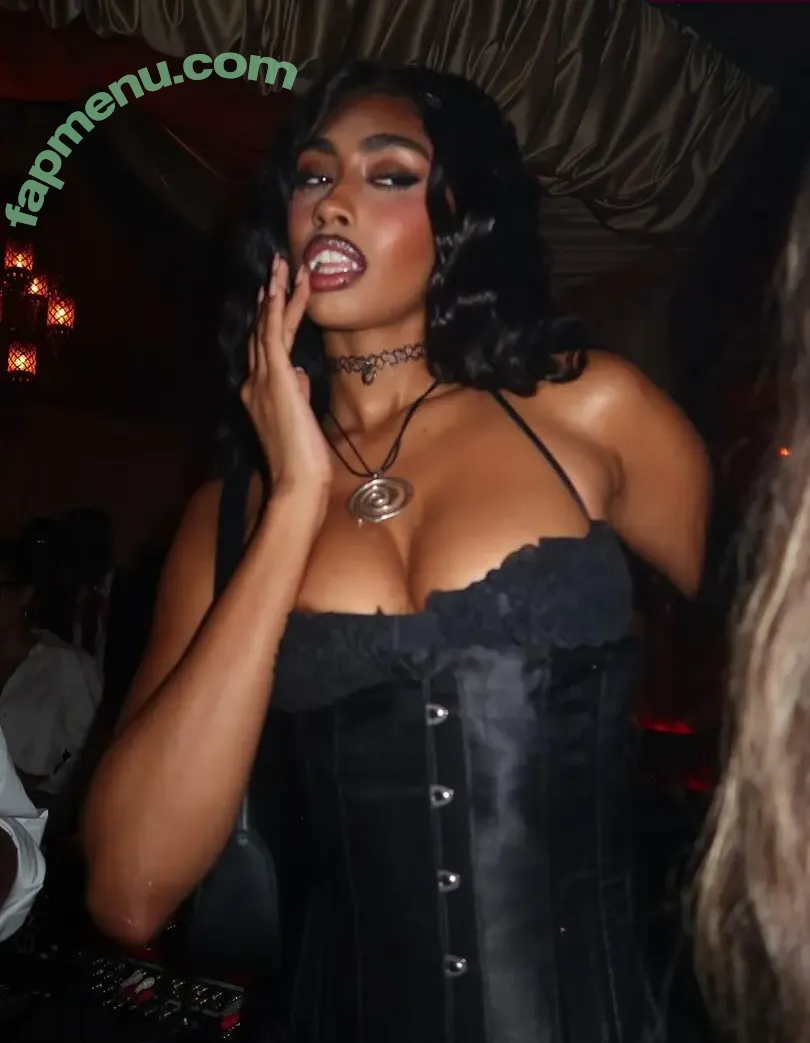 Jasmine Chola nude photo #0242 (Jasmine Blandford / jasmine.chola)