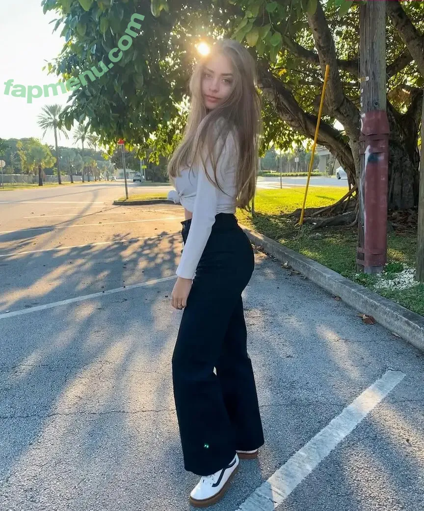 Jasmine Gonzalez nude photo #0020 (jasminecgonzalez / jasminegonz32)