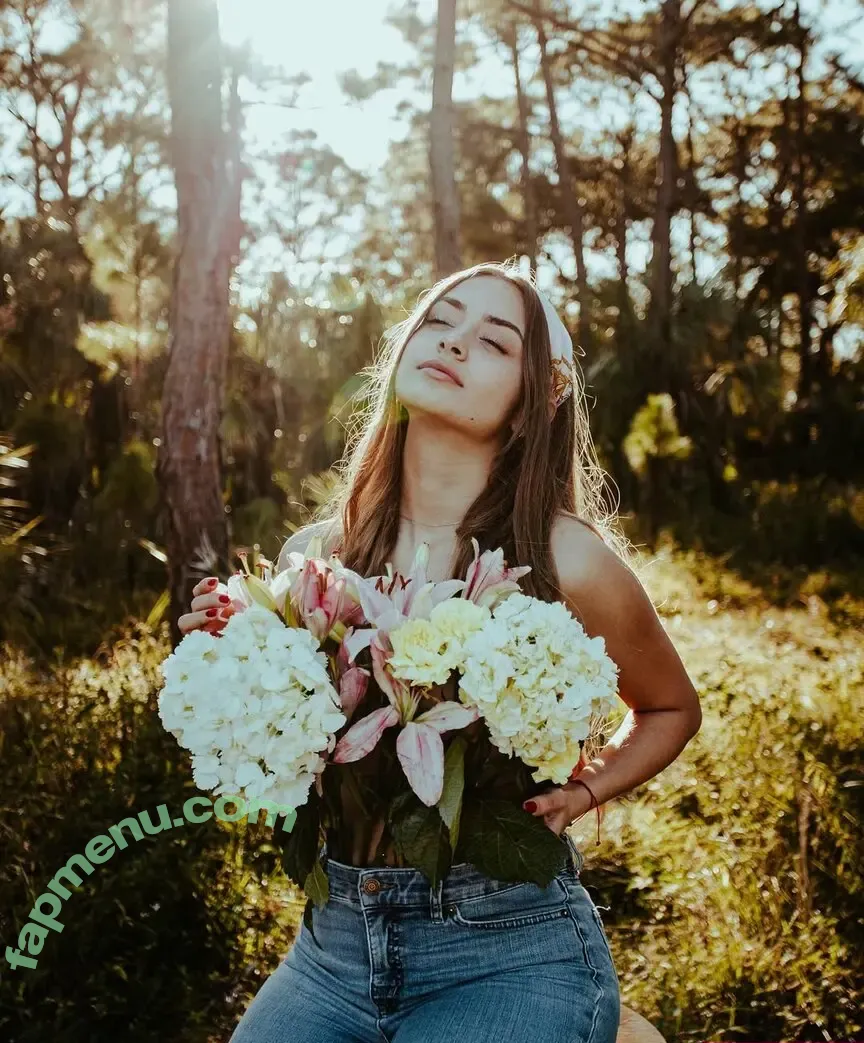 Jasmine Gonzalez nude photo #0021 (jasminecgonzalez / jasminegonz32)