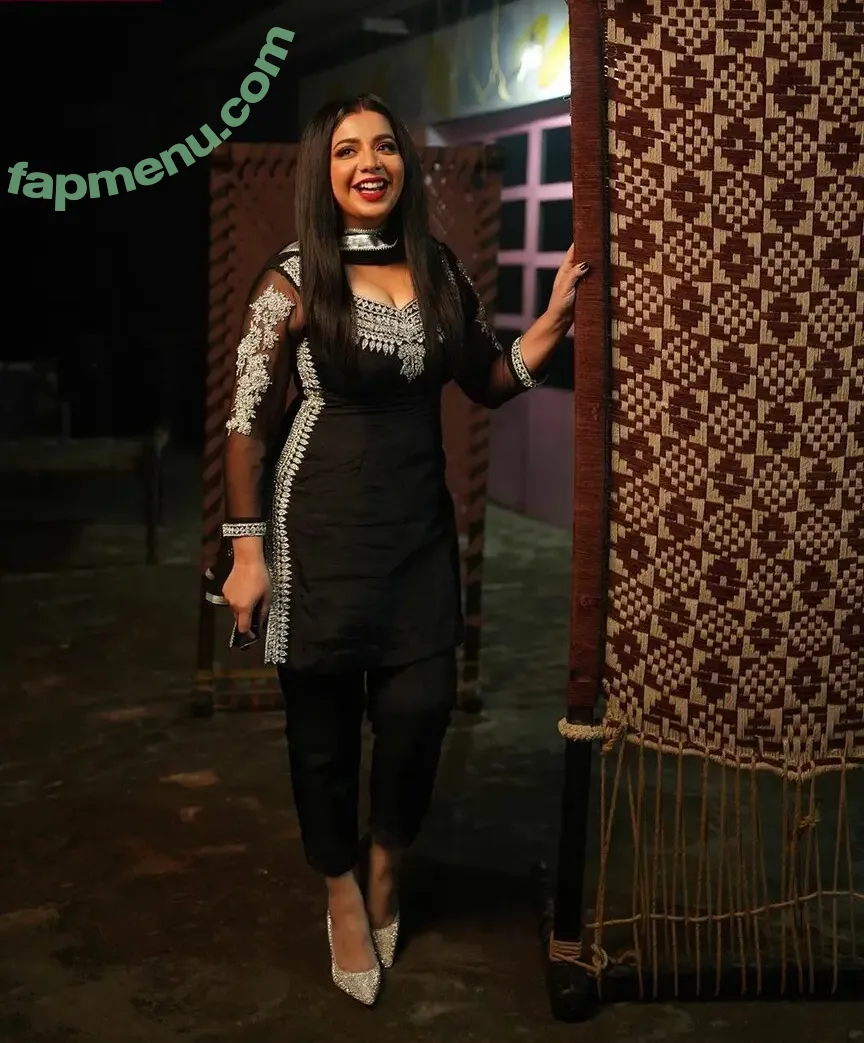Jasmine Sandlas nude photo #0003 (Jasmine Sandlas)