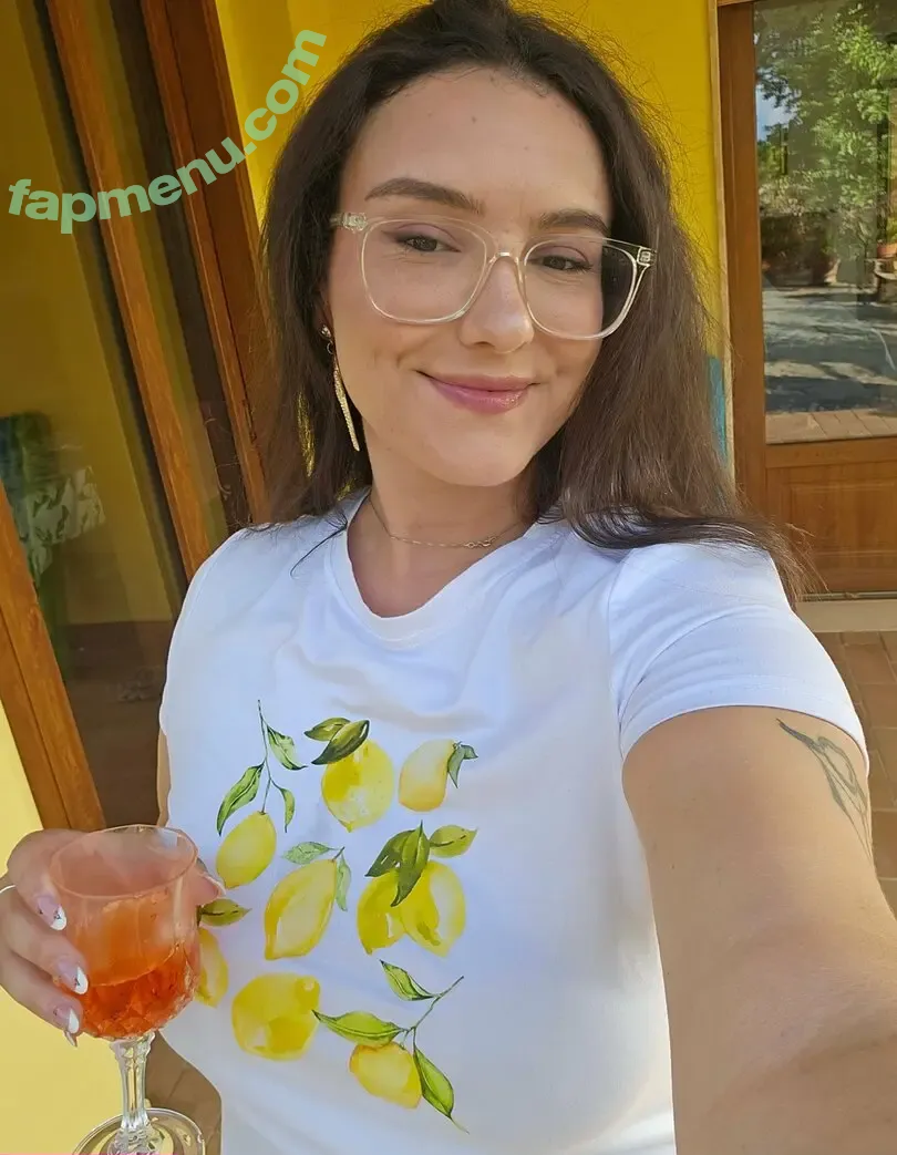 jasminee nude photo #0005 (official.jasminee_)