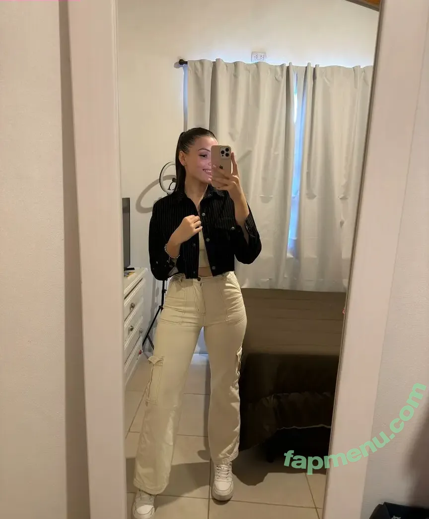 Jaz Román nude photo #0001 (jaz.romann)