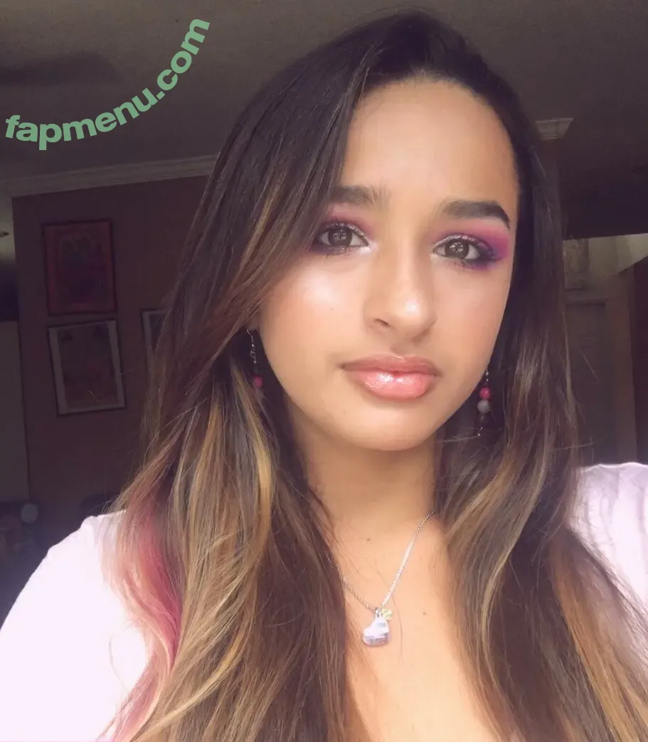 Jazz Jennings nude photo #0066 (jazzjennings_)