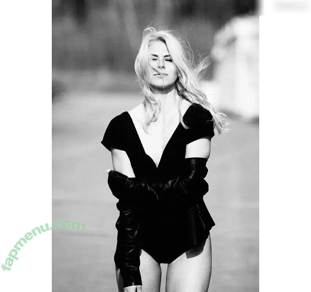 jeanette_christinee nude photo #0008 (mrs_black_cbr)