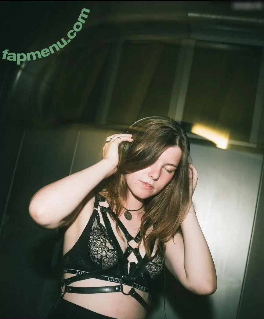 Jeanne.Zeitler nude photo #0037 (jeanne.ztlr)