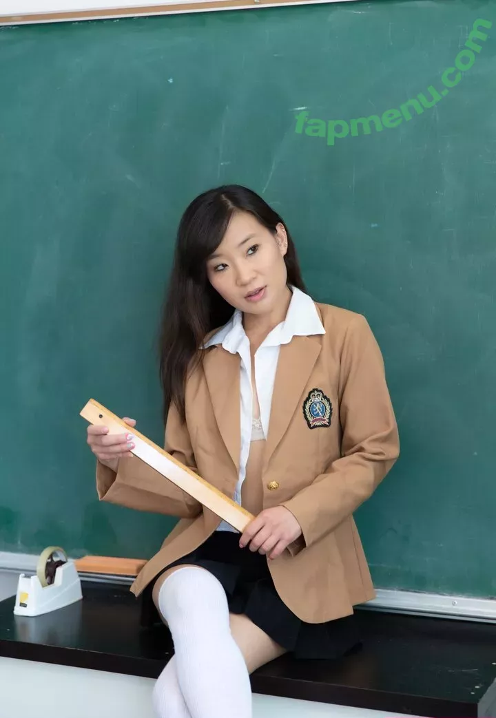 Jeannie Elise Mai nude photo #0111 (JeannieEliseMai / sexymaiii)