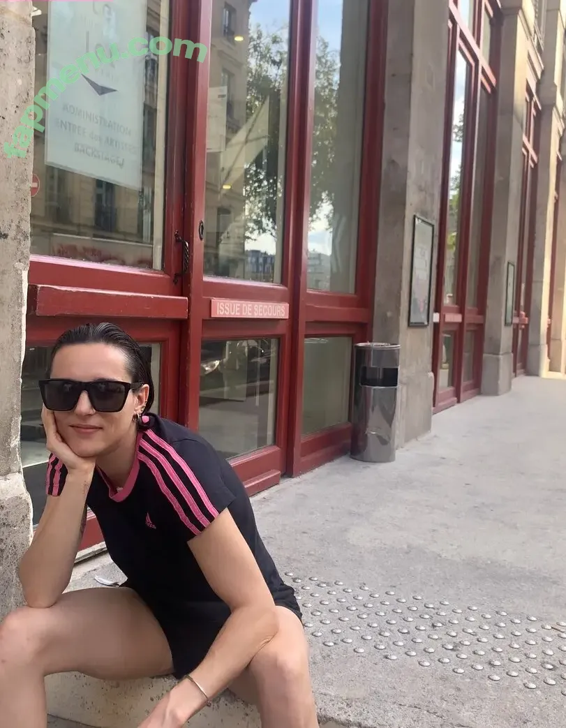 Jehnny Beth nude photo #0065 (jehnnybeth)